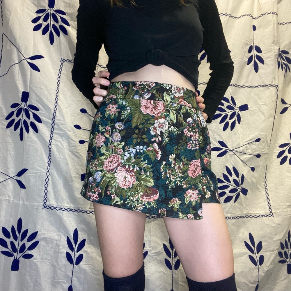 Floral print skort (shorts and skirt) perfect for fall autumn warm winter day